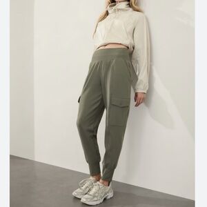 Athleta Venice High Rise Athleisure Cargo Jogger Moss Green Size Large